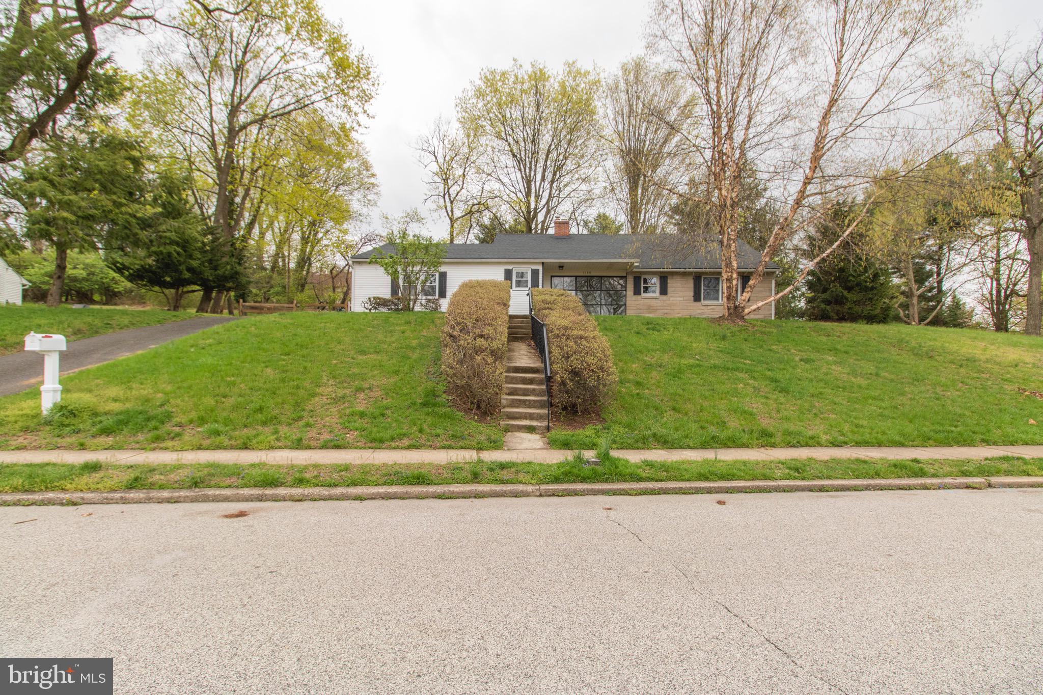 1108 Cromwell Road Glenside, PA 19038 - Photo 4 of 37