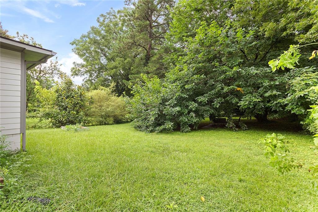 2280 Larchwood Road Southwest Atlanta, GA 30310 - Photo 17 of 20 a view of a green yard