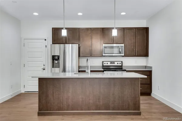 $499,800 | 19570 East Sunset Circle, Aurora, CO 80015