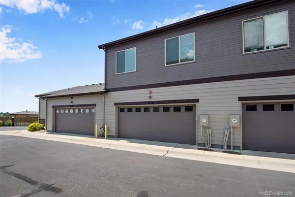 $499,800 | 19570 East Sunset Circle, Aurora, CO 80015