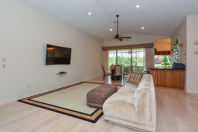 21375 Bridgeview Drive Boca Raton, FL 33428 - Photo 6 of 33 Living Room