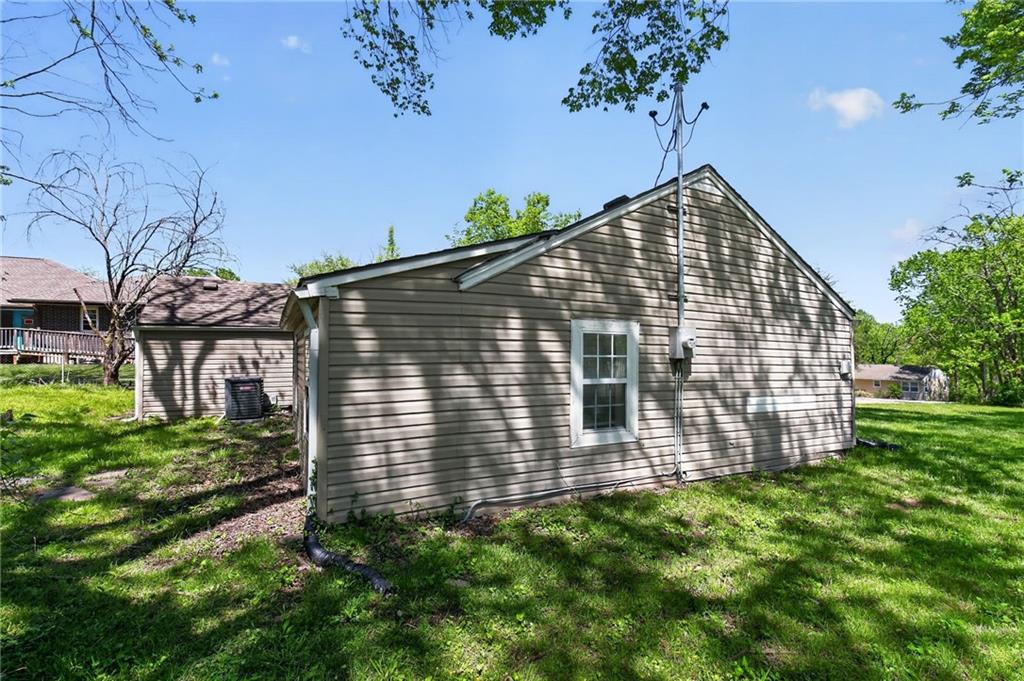 8318 Pershing Road Raytown, MO 64138 - Photo 11 of 30