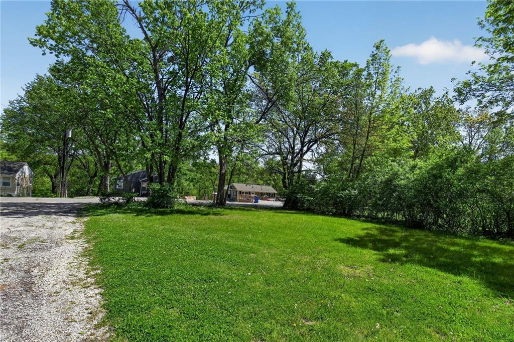 8318 Pershing Road Raytown, MO 64138 - Photo 4 of 30