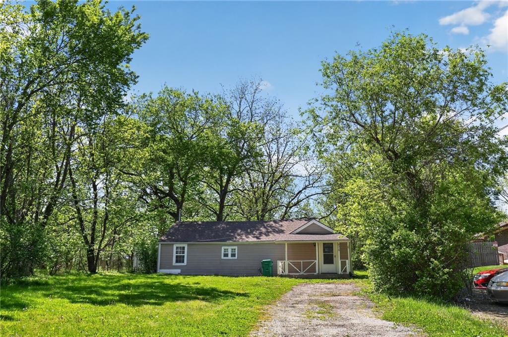 8318 Pershing Road Raytown, MO 64138 - Photo 5 of 30