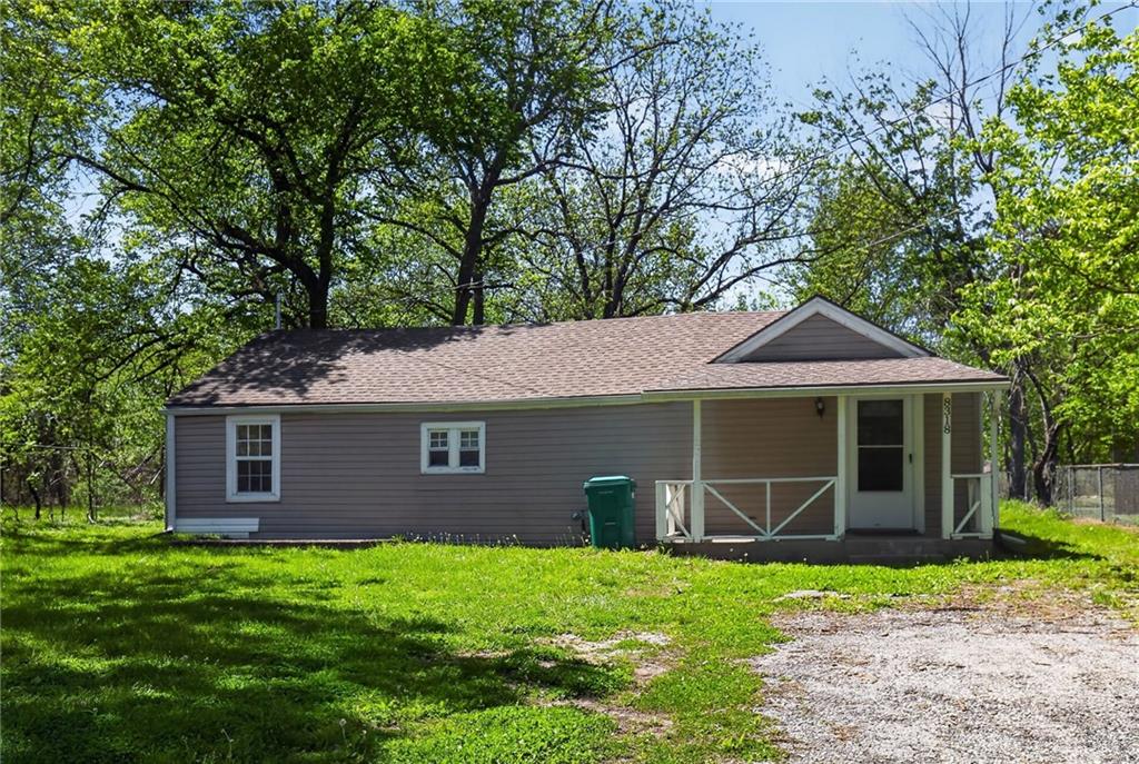 8318 Pershing Road Raytown, MO 64138 - Photo 7 of 30