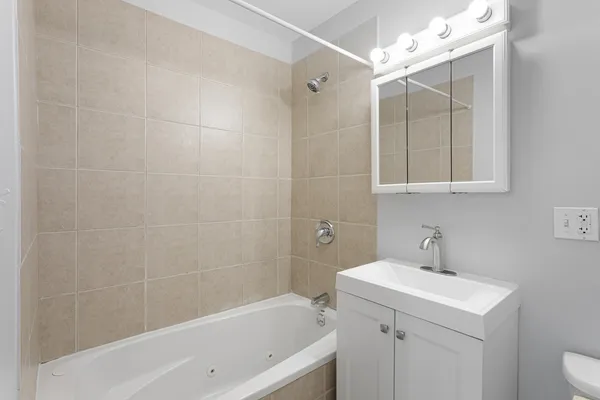 $1,846 | 7616 North Marshfield Avenue, Unit 502, Chicago, IL 60626