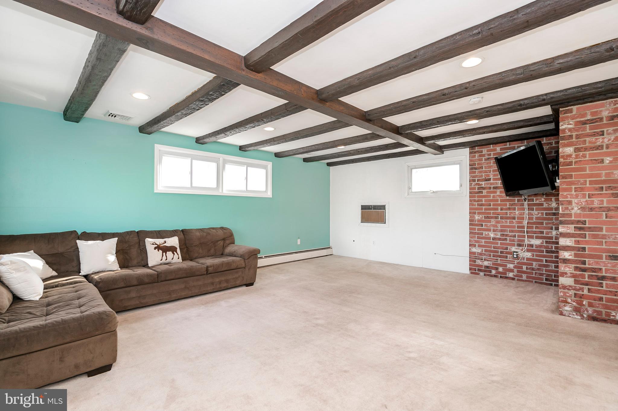 90 Moser Road Pottstown, PA 19464 - Photo 11 of 26 Family room