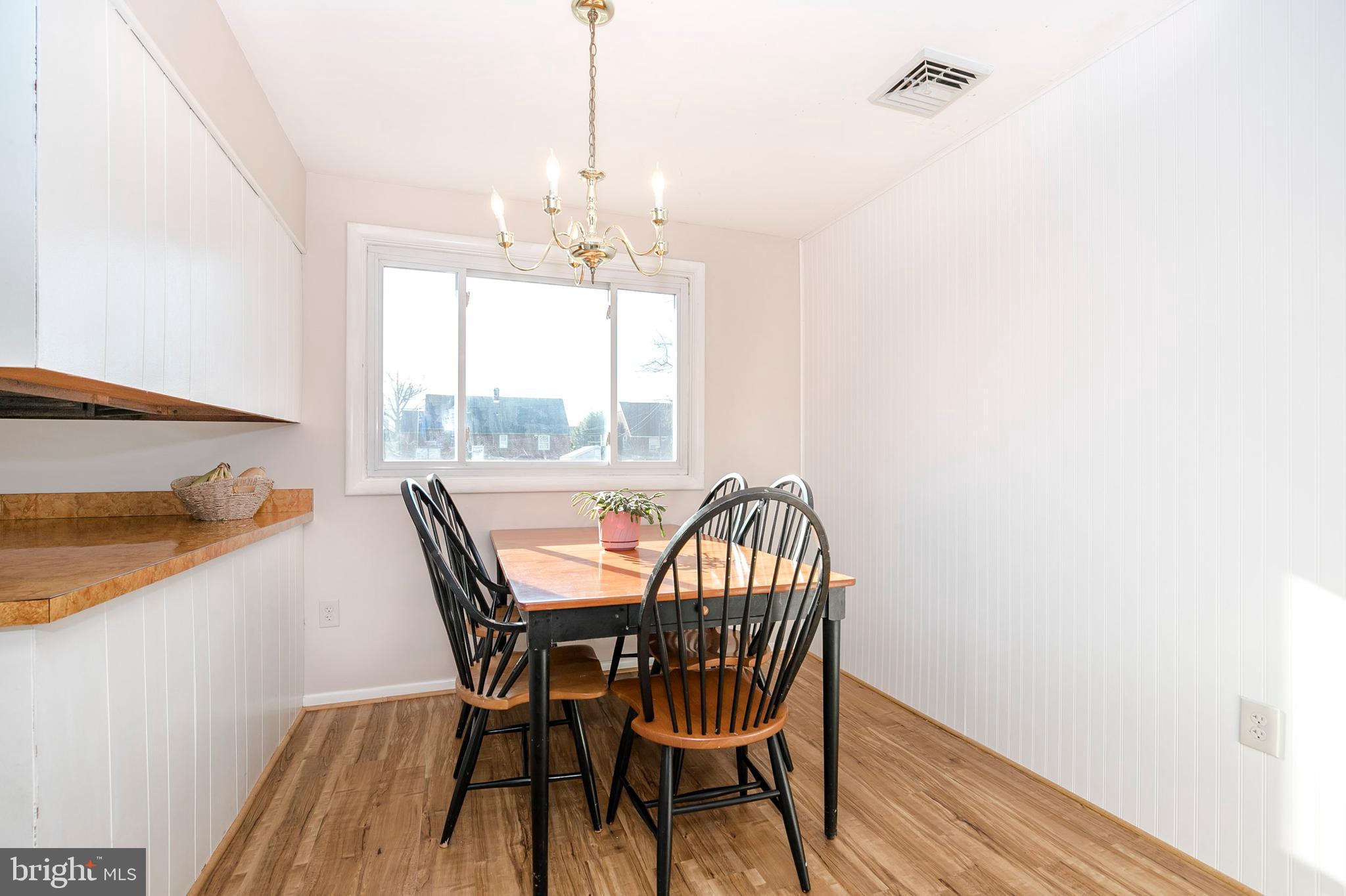 90 Moser Road Pottstown, PA 19464 - Photo 6 of 26 Dining area