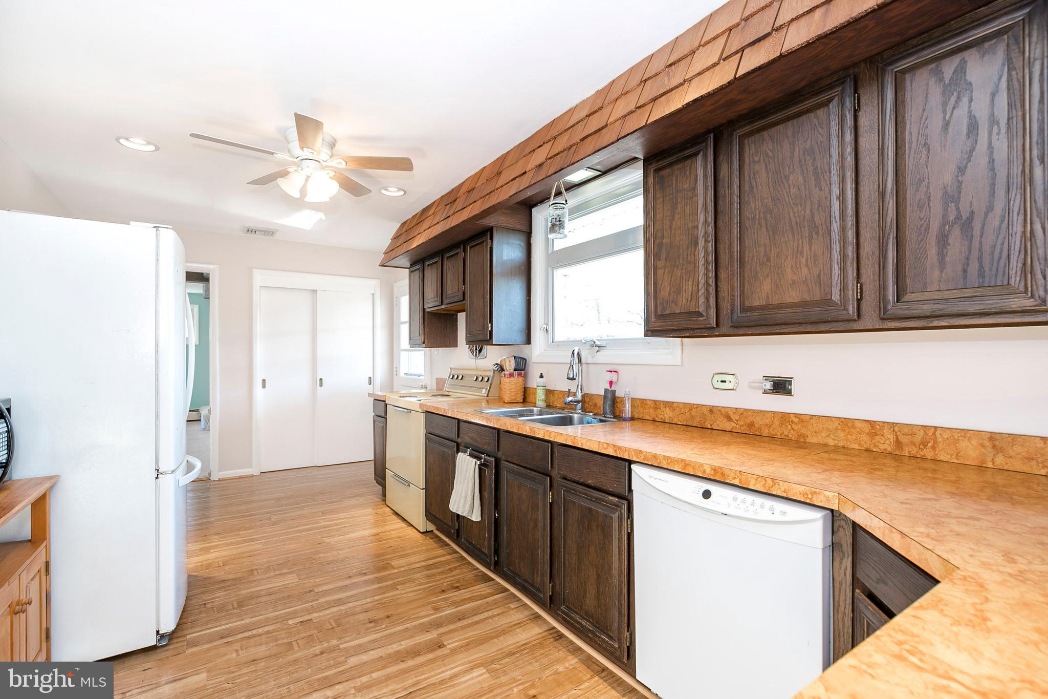 90 Moser Road Pottstown, PA 19464 - Photo 7 of 26 Kitchen