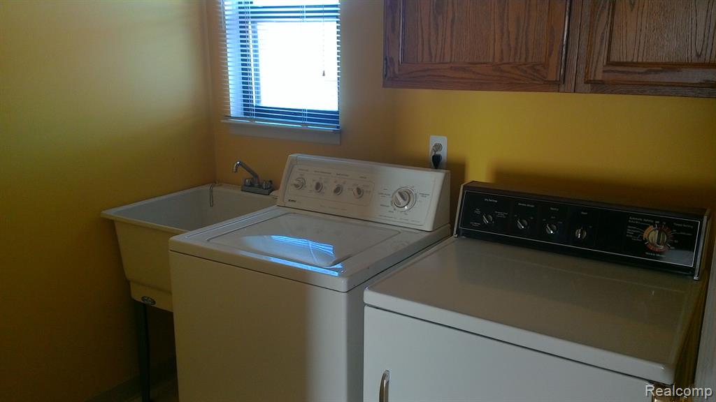 628 Tennyson Rochester Hills, MI 48307 - Photo 18 of 32