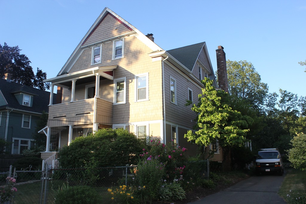 38 Washington Road Springfield, MA 01108 - Photo 2 of 14 a front view of a house with a garden