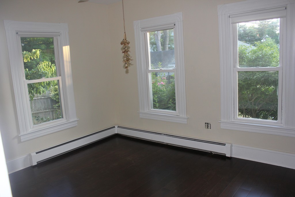 38 Washington Road Springfield, MA 01108 - Photo 9 of 14 an empty room with a window