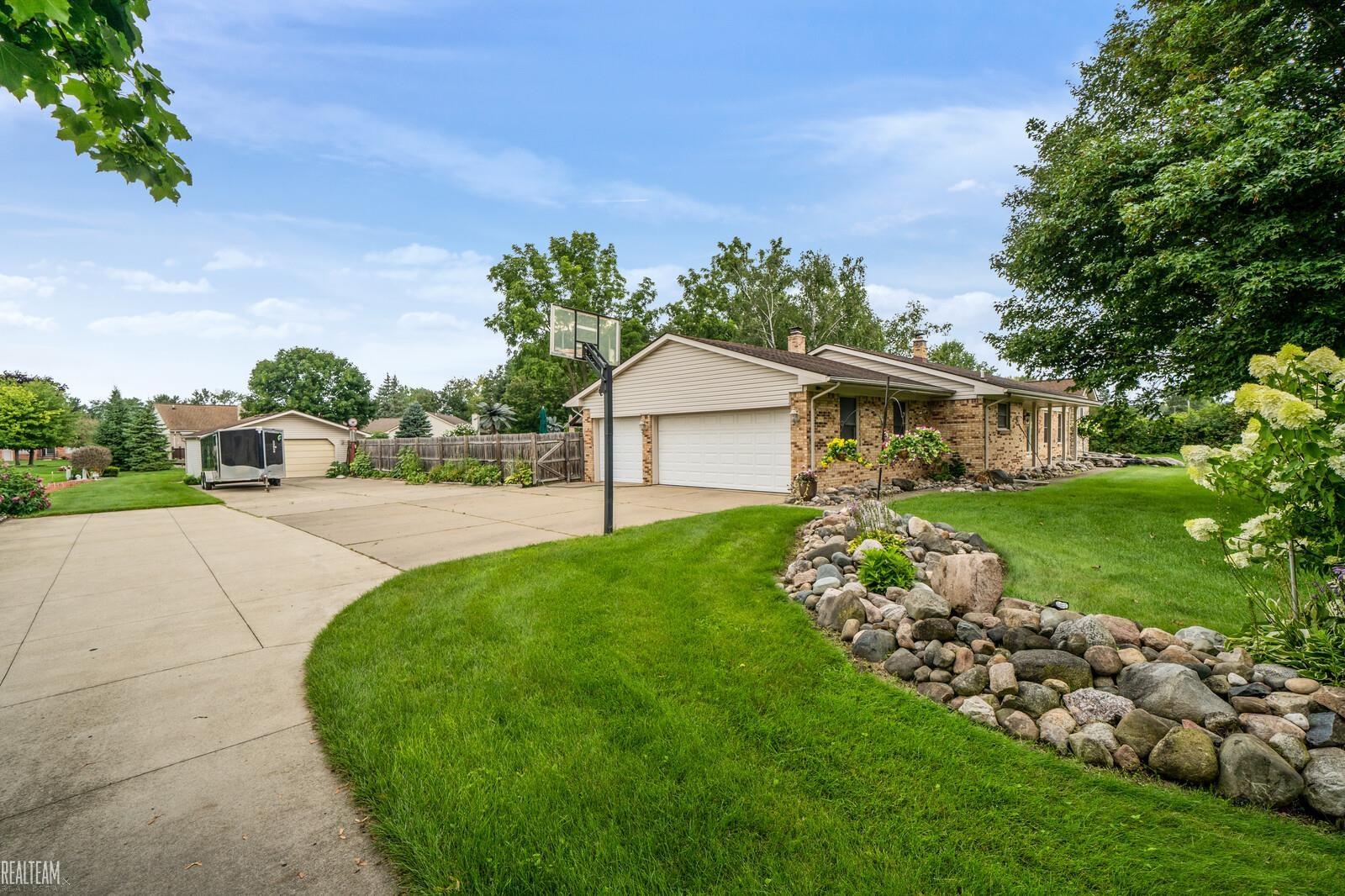 51701 Romeo Plank Road Macomb, MI 48042 - Photo 21 of 58 50176861-F5603FCF-3759-4681-B242-AADCE6CCF2D1.JPG