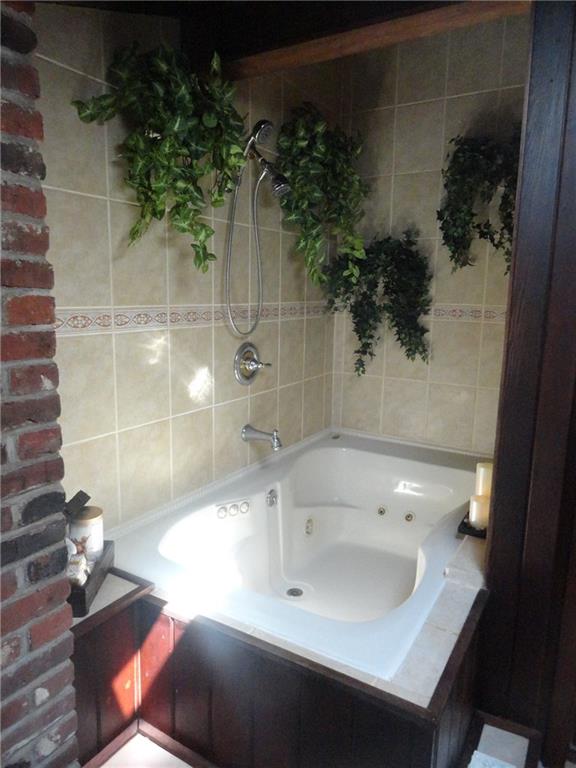 734 Field Club Road Pittsburgh, PA 15238 - Photo 21 of 25 INVITING SHOWER AND SOAKING TUB.