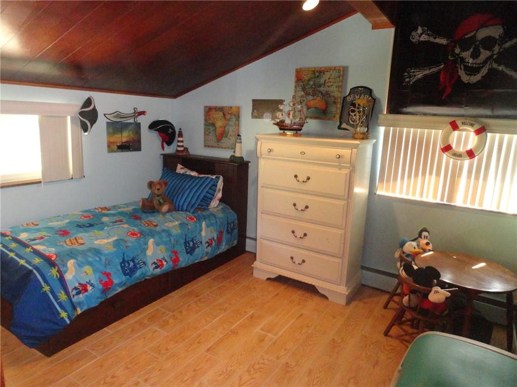 734 Field Club Road Pittsburgh, PA 15238 - Photo 22 of 25 SECOND BEDROOM.