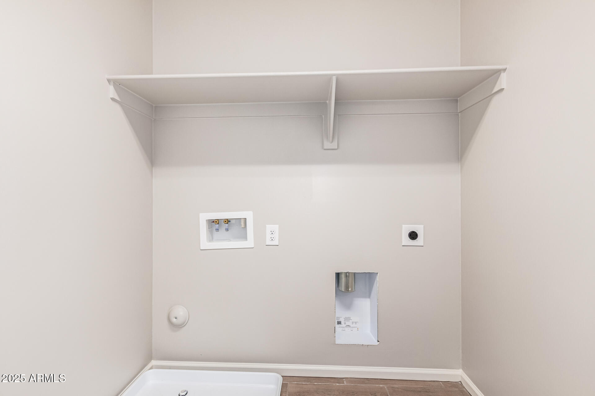 733 East Commonwealth Avenue, Unit 36 Chandler, AZ 85225 - Photo 26 of 30 a view of a hallway