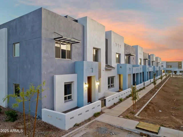 $435,000 | 733 East Commonwealth Avenue, Unit 36, Chandler, AZ 85225