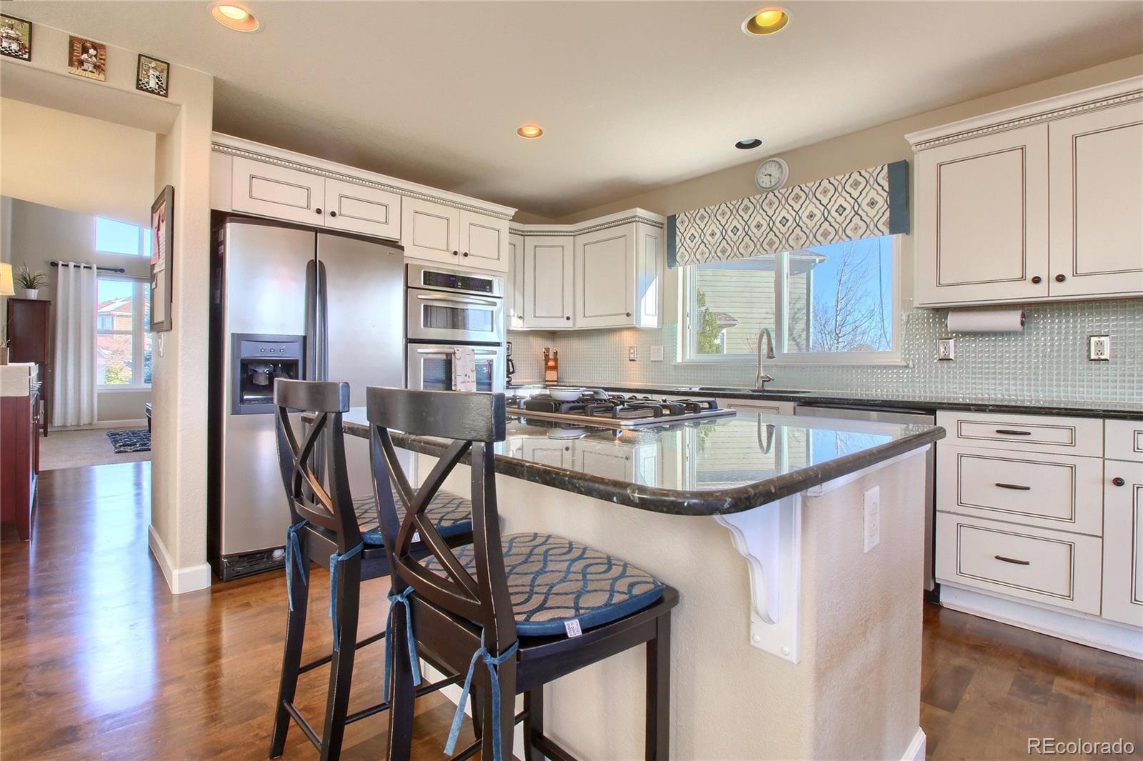 8952 Tuscany Lane Highlands Ranch, CO 80130 - Photo 11 of 32 a kitchen that has a lot of cabinets in it and appliances