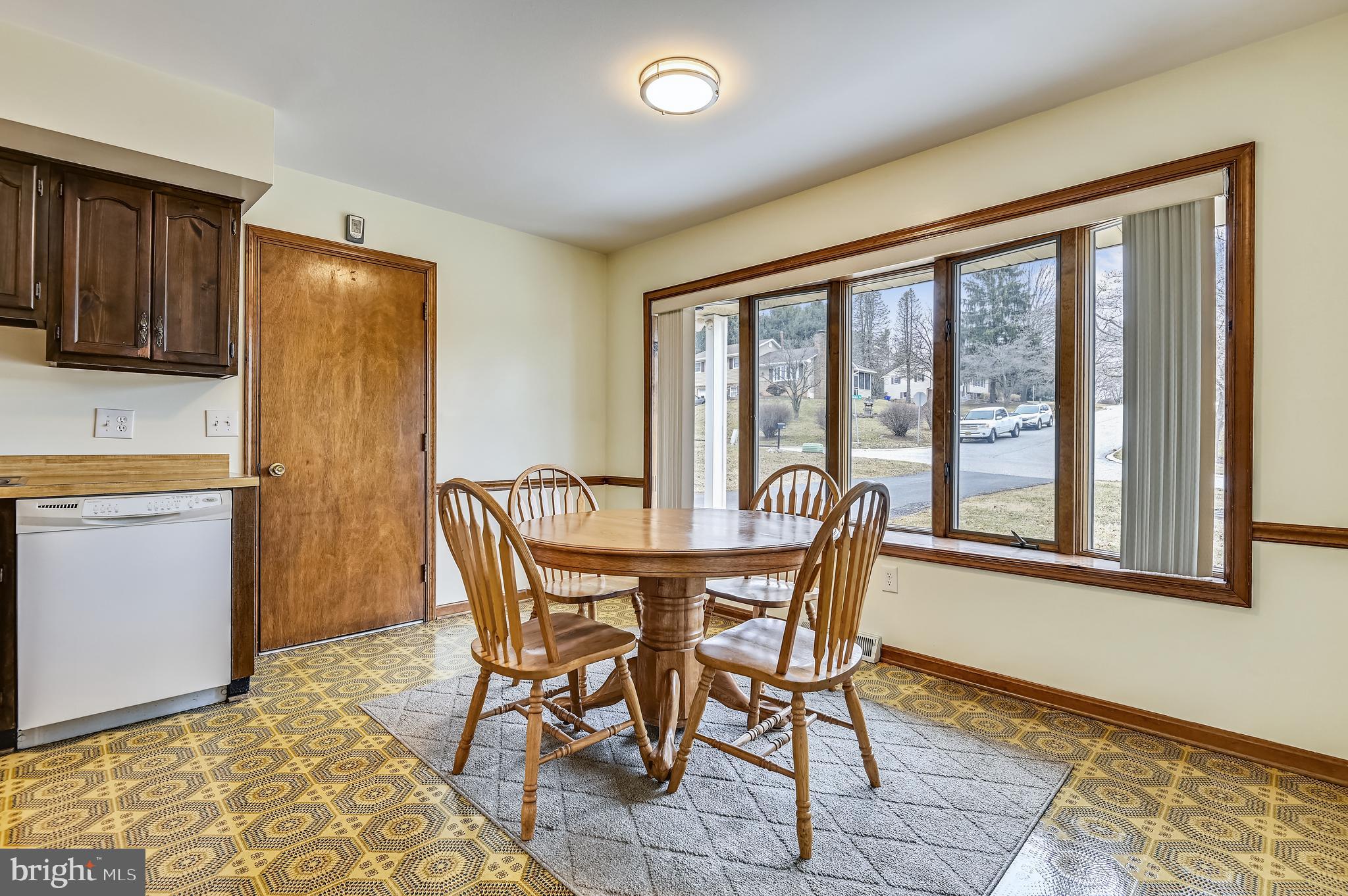1804 Arabian Way Fallston, MD 21047 - Photo 8 of 24 Breakfast area