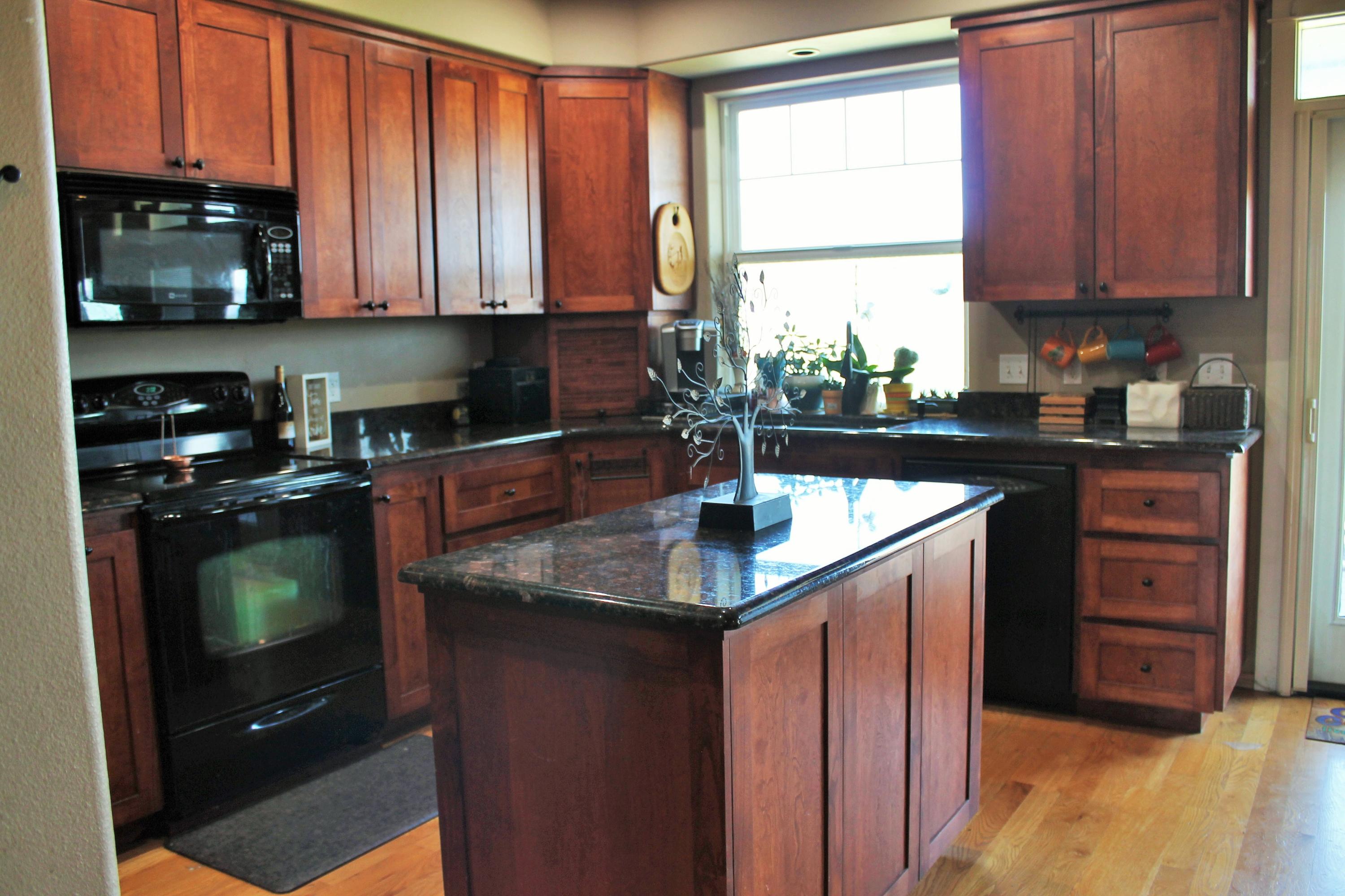 10990 Agate Road Eagle Point, OR 97524 - Photo 5 of 28 Kitchen (2)