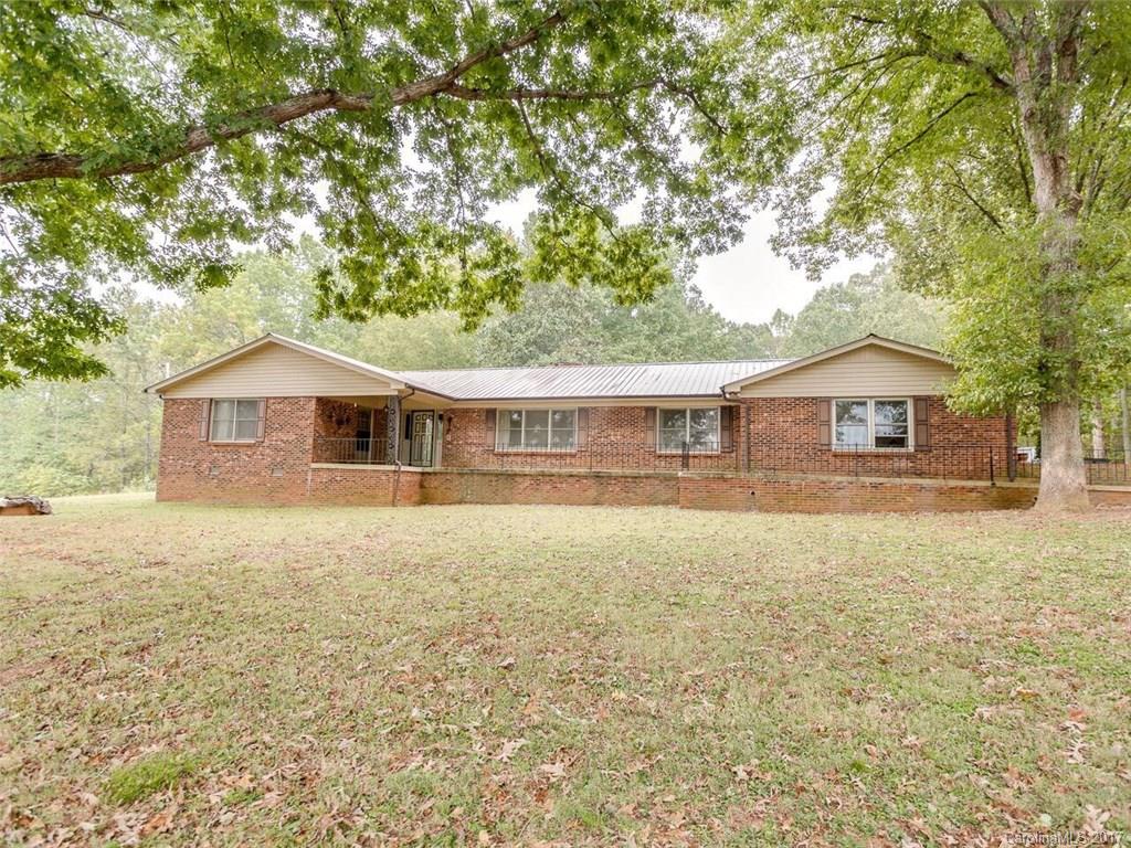2611 Greenleaf Road Clover, SC 29710 - Photo 4 of 24