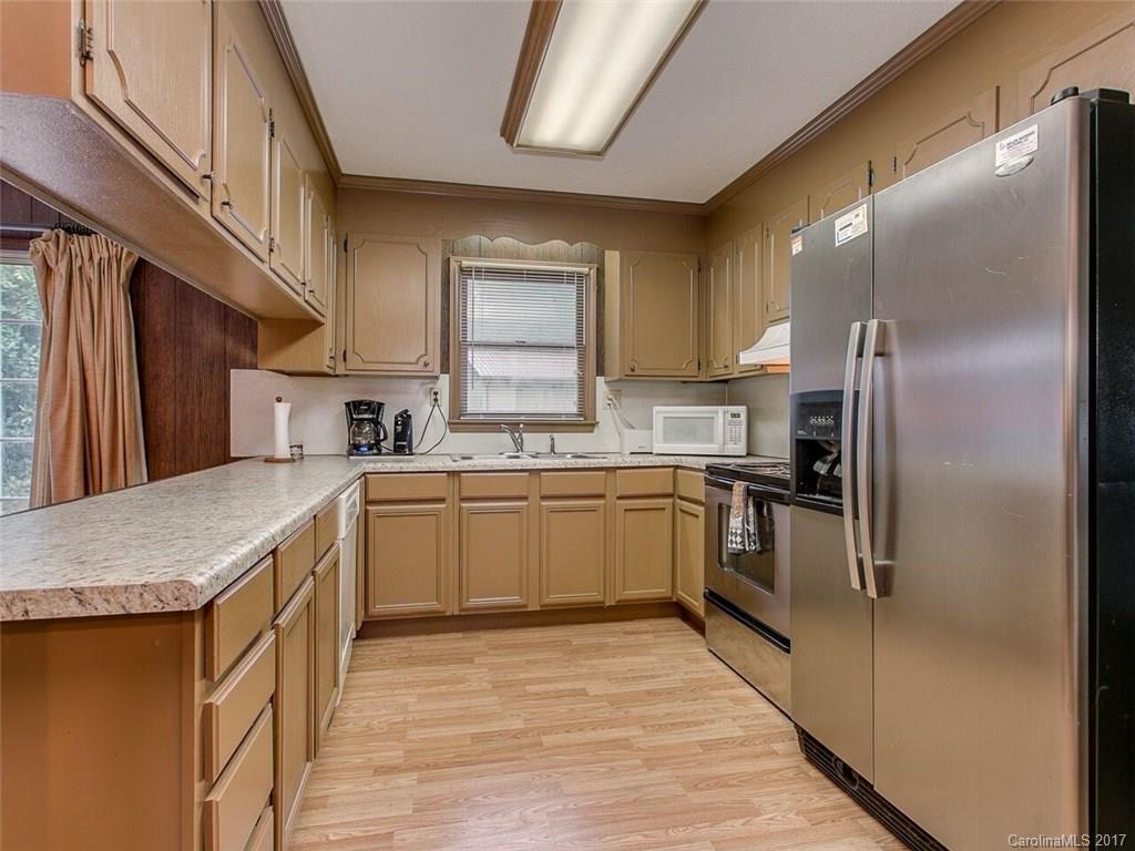 2611 Greenleaf Road Clover, SC 29710 - Photo 6 of 24