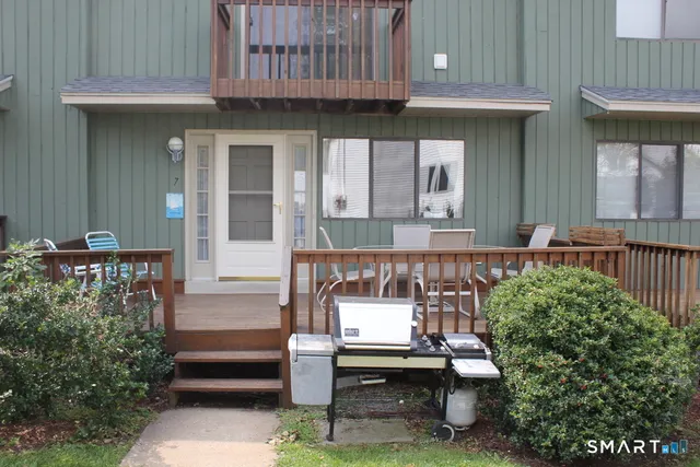 $2,495 | 7 Clearwater Lane, Unit 7, East Hampton, CT 06424