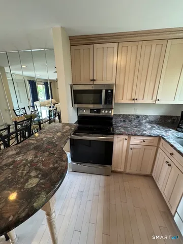 $2,495 | 7 Clearwater Lane, Unit 7, East Hampton, CT 06424