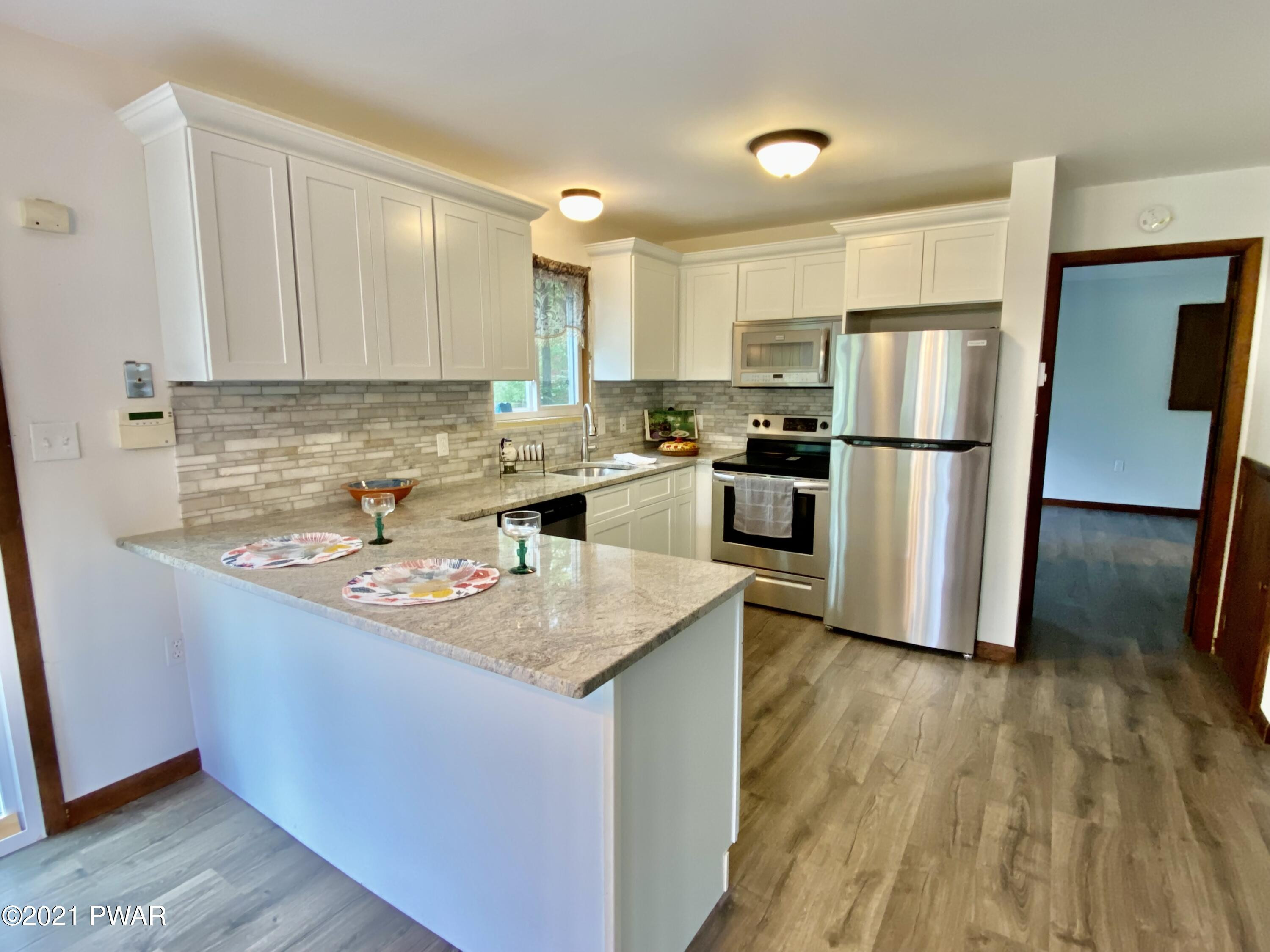 1007 Lancaster Drive Bushkill, PA 18324 - Photo 12 of 29 Kitchen