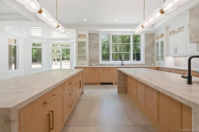 $6,299,999 | 12 Quaker Ridge Drive, Glen Head, NY 11545