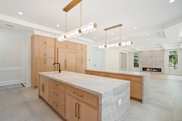 $6,299,999 | 12 Quaker Ridge Drive, Glen Head, NY 11545