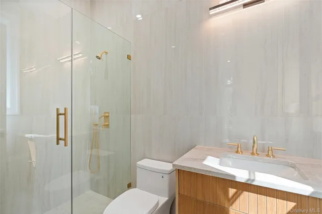 $6,299,999 | 12 Quaker Ridge Drive, Glen Head, NY 11545