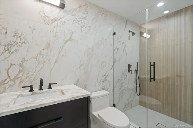 $6,299,999 | 12 Quaker Ridge Drive, Glen Head, NY 11545