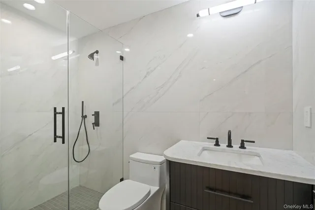 $6,299,999 | 12 Quaker Ridge Drive, Glen Head, NY 11545