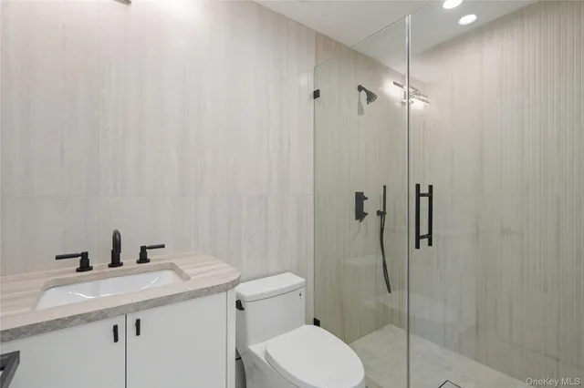 $6,299,999 | 12 Quaker Ridge Drive, Glen Head, NY 11545