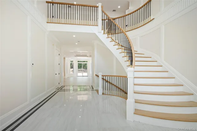 $6,299,999 | 12 Quaker Ridge Drive, Glen Head, NY 11545