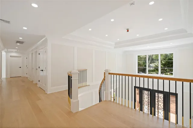 $6,299,999 | 12 Quaker Ridge Drive, Glen Head, NY 11545