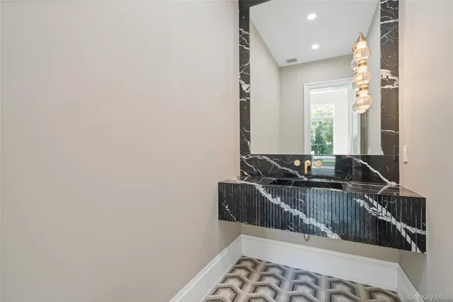 $6,299,999 | 12 Quaker Ridge Drive, Glen Head, NY 11545