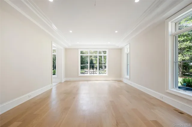 $6,299,999 | 12 Quaker Ridge Drive, Glen Head, NY 11545