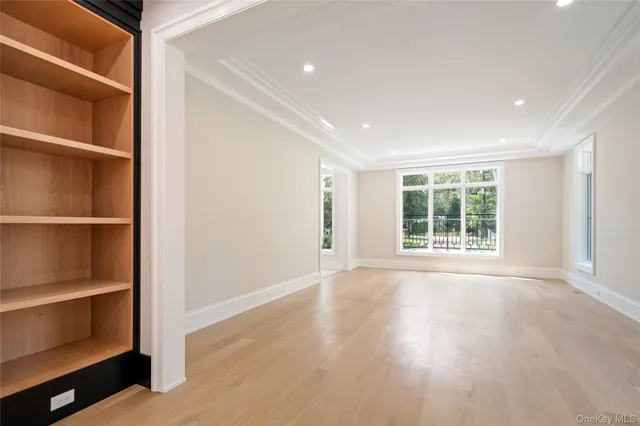 $6,299,999 | 12 Quaker Ridge Drive, Glen Head, NY 11545