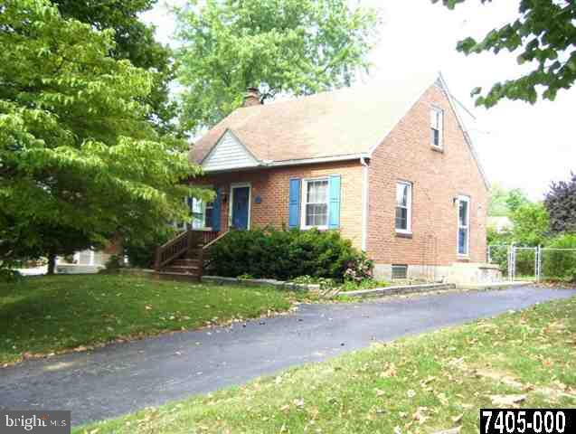 323 Pinehurst Road York, PA 17402 - Photo 2 of 16 Gallery Image 2