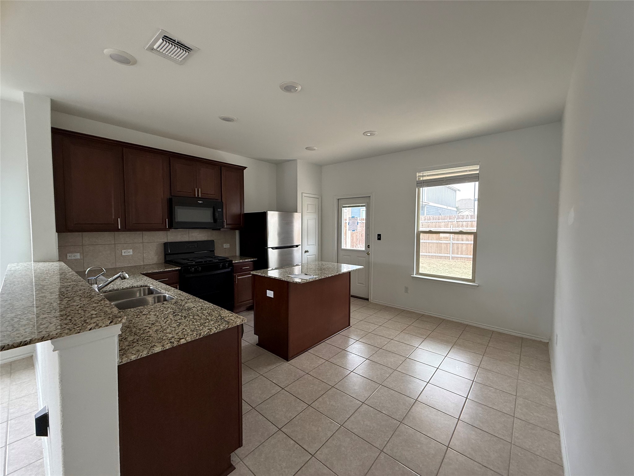 324 Harper Lane Georgetown, TX 78626 - Photo 4 of 14 Kitchen