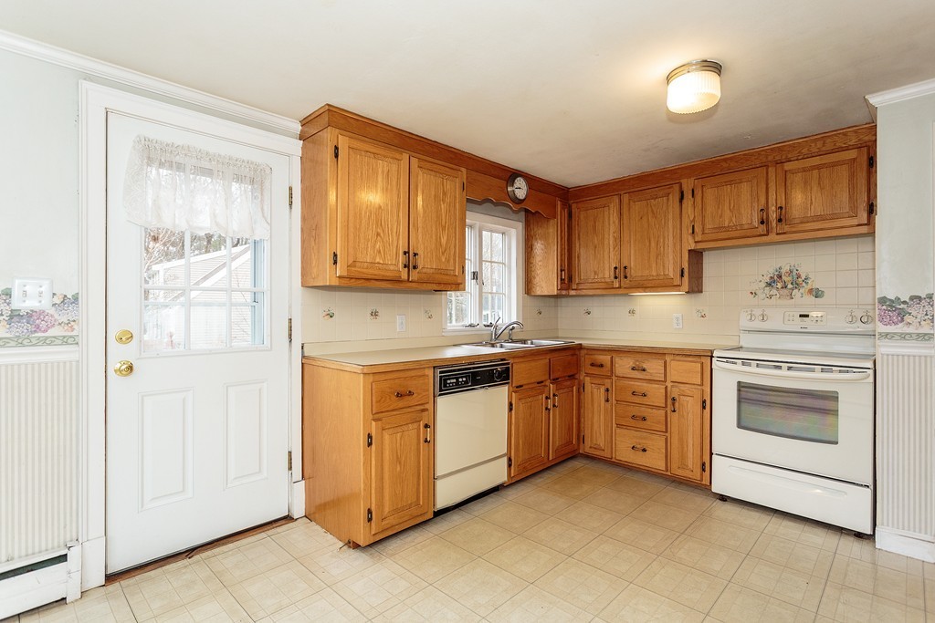 21 Hathaway Road Wilmington, MA 01887 - Photo 6 of 20