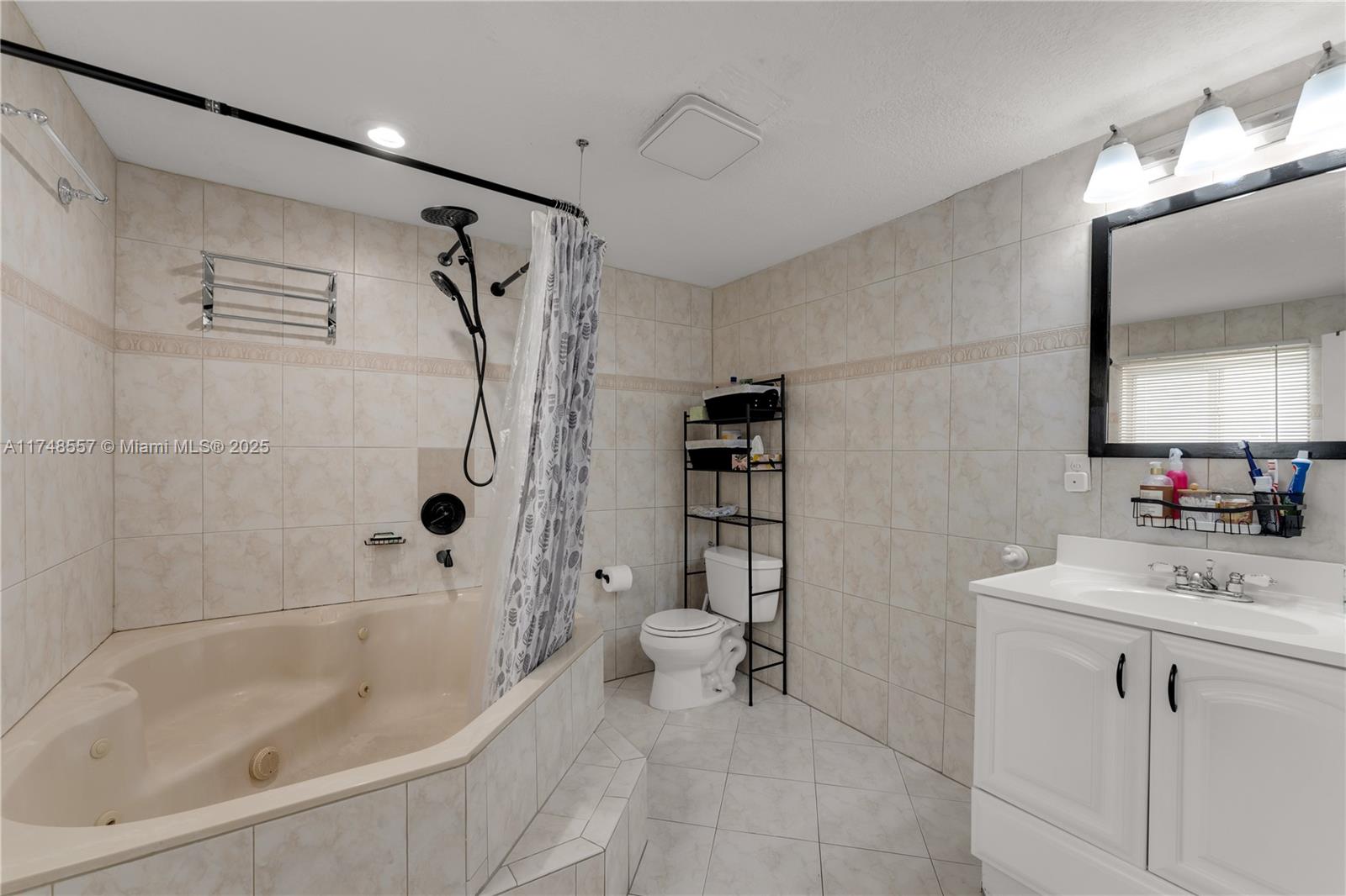 4641 Southwest 112th Avenue Miami, FL 33165 - Photo 11 of 45 Gallery Image 11