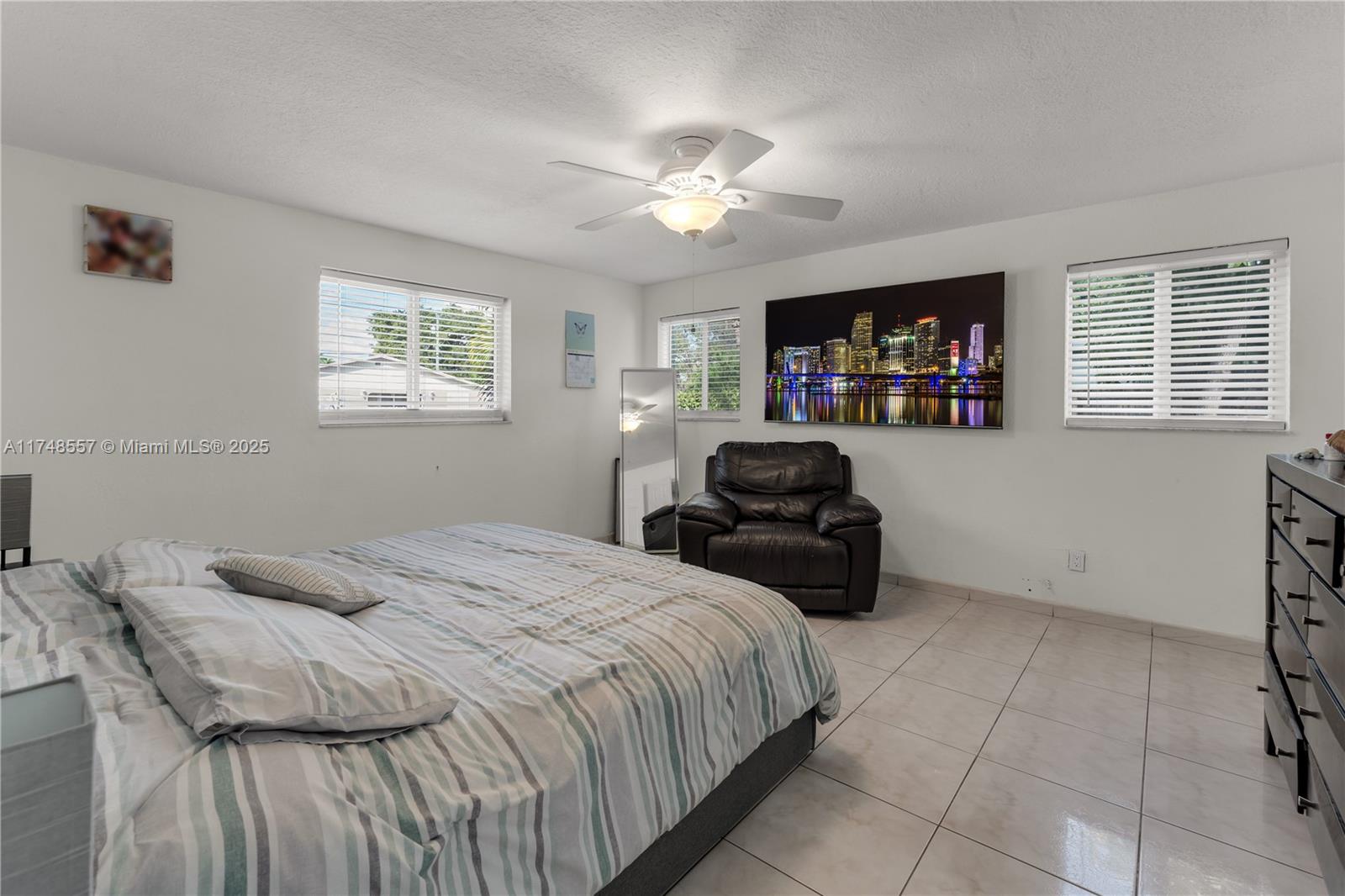 4641 Southwest 112th Avenue Miami, FL 33165 - Photo 6 of 45 Gallery Image 6
