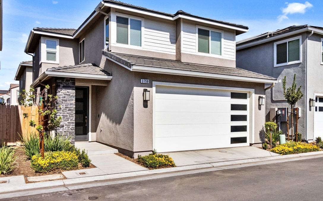 3759 Highpark Way Clovis, CA 93619 - Photo 3 of 32 front view of a house