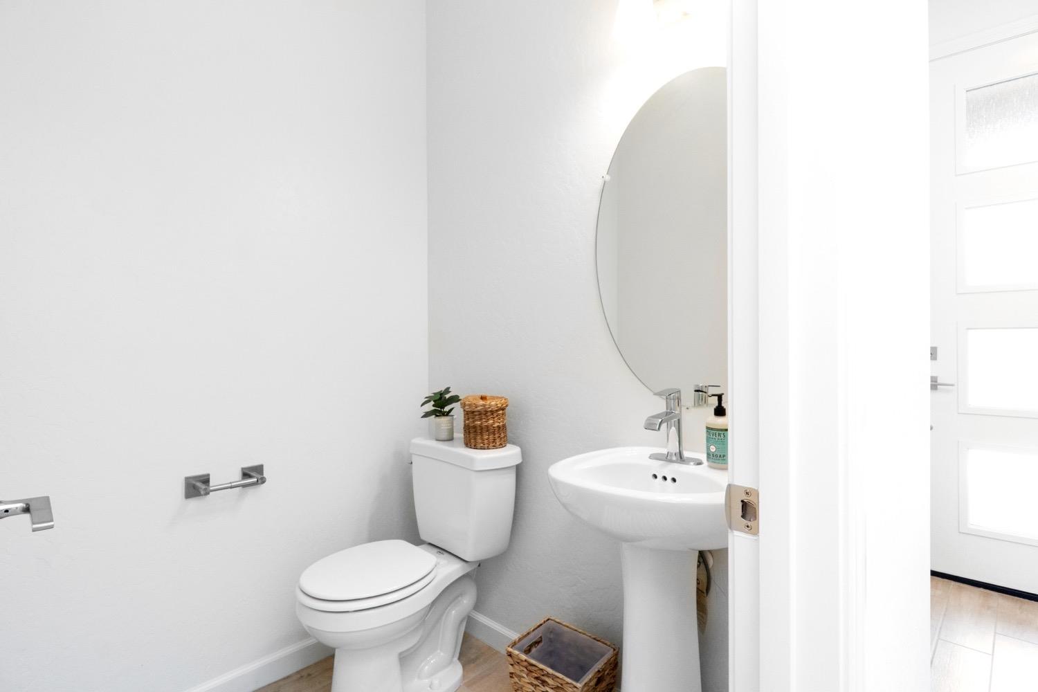 3759 Highpark Way Clovis, CA 93619 - Photo 6 of 32 a bathroom with a sink toilet and a mirror