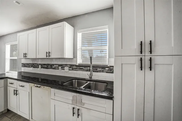 $189,000 | 6015 West Airport Boulevard, Houston, TX 77035