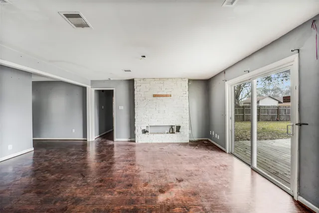 $189,000 | 6015 West Airport Boulevard, Houston, TX 77035