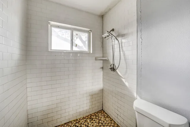 $189,000 | 6015 West Airport Boulevard, Houston, TX 77035